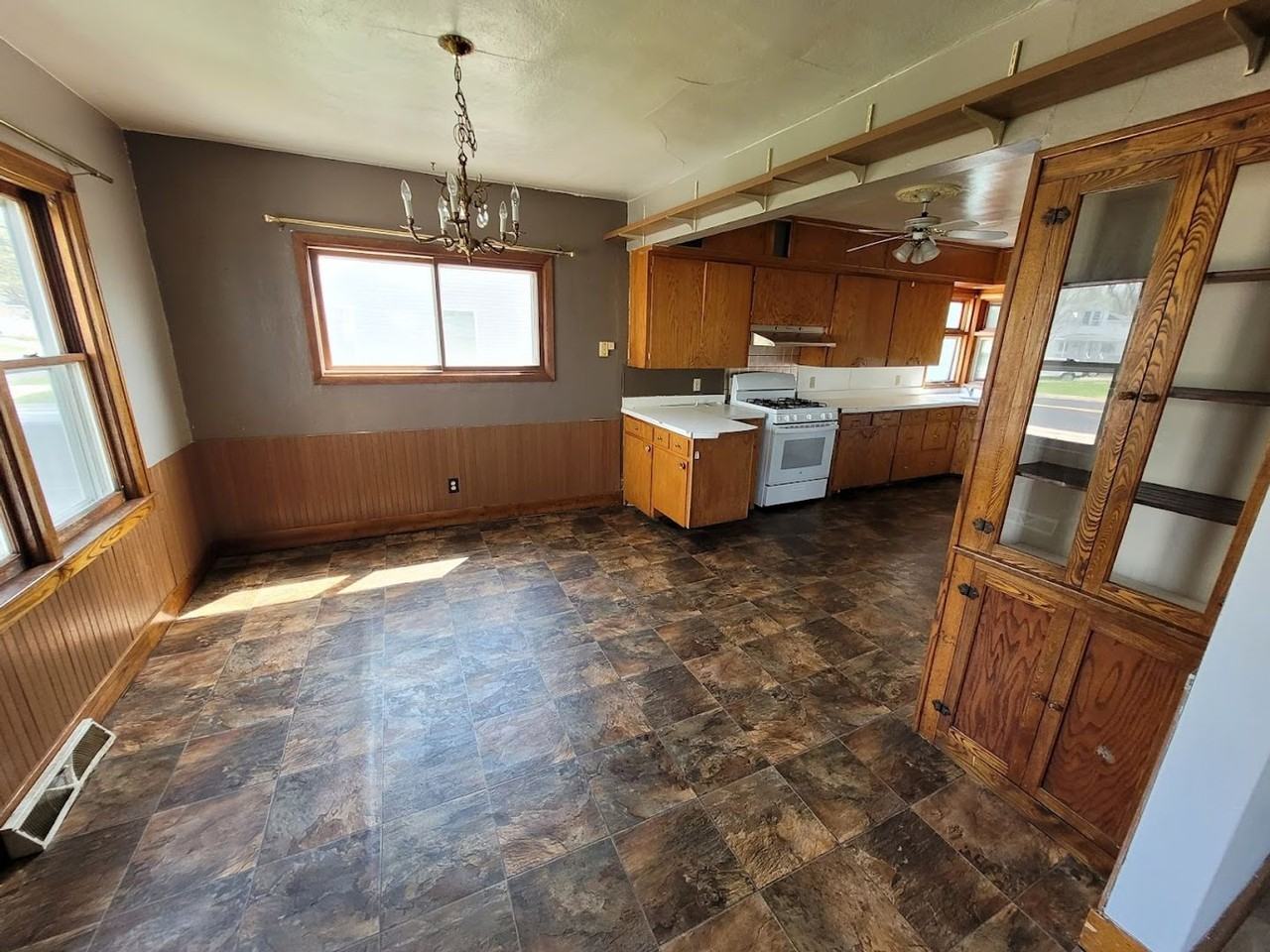 309 Weston Ave - Photo 3 of 17