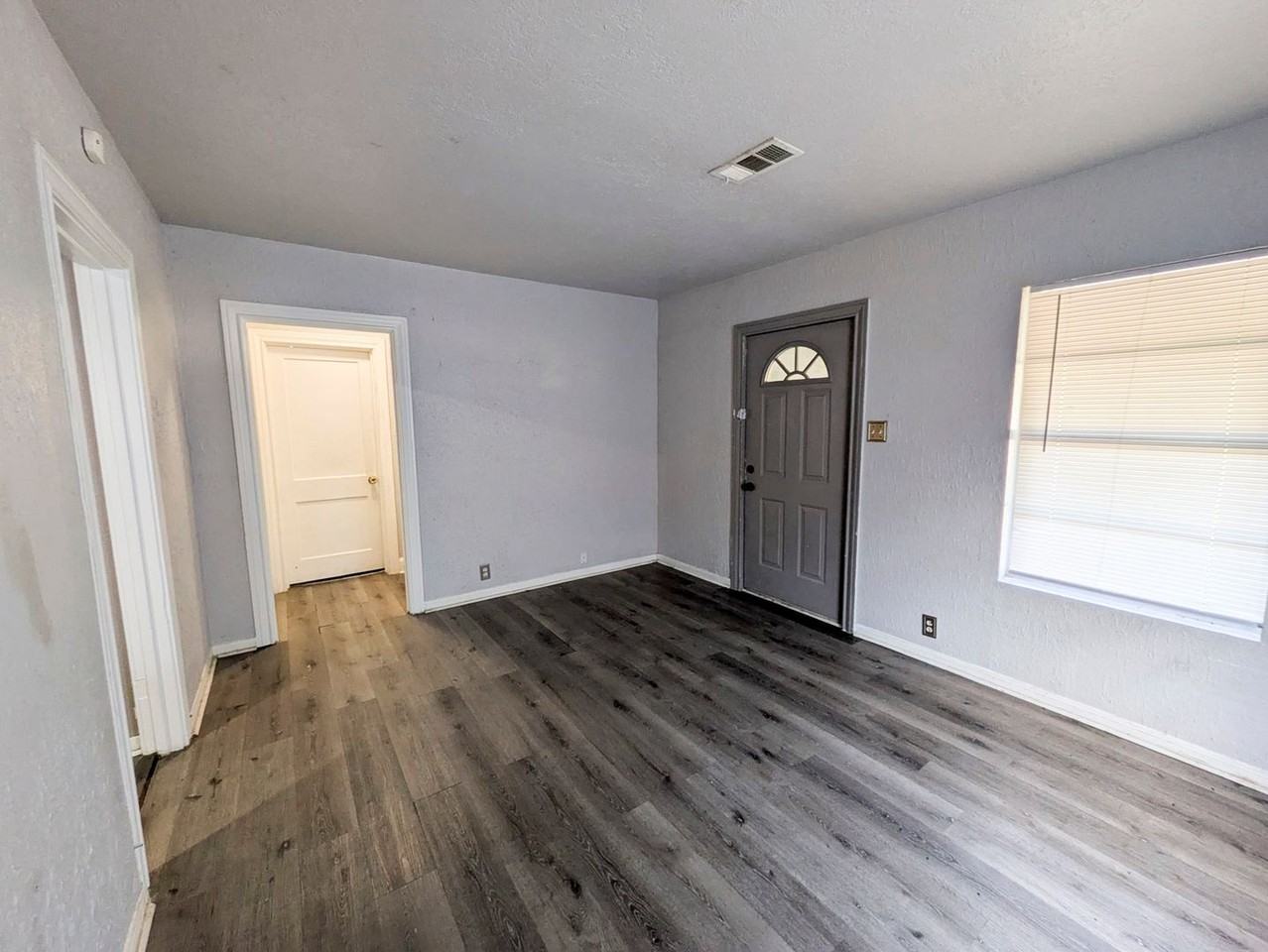 3885 Park St - Photo 3 of 25