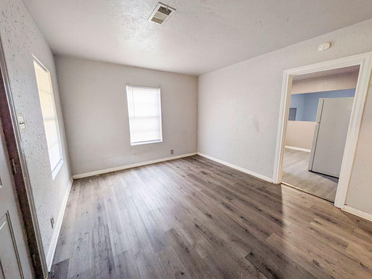 3885 Park St - Photo 4 of 25