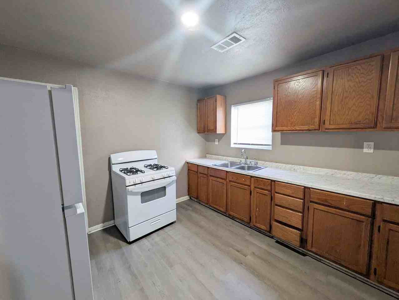 3885 Park St - Photo 6 of 25