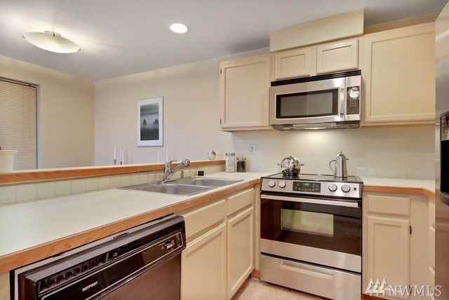 22810 30th Ave S - Photo 3 of 20