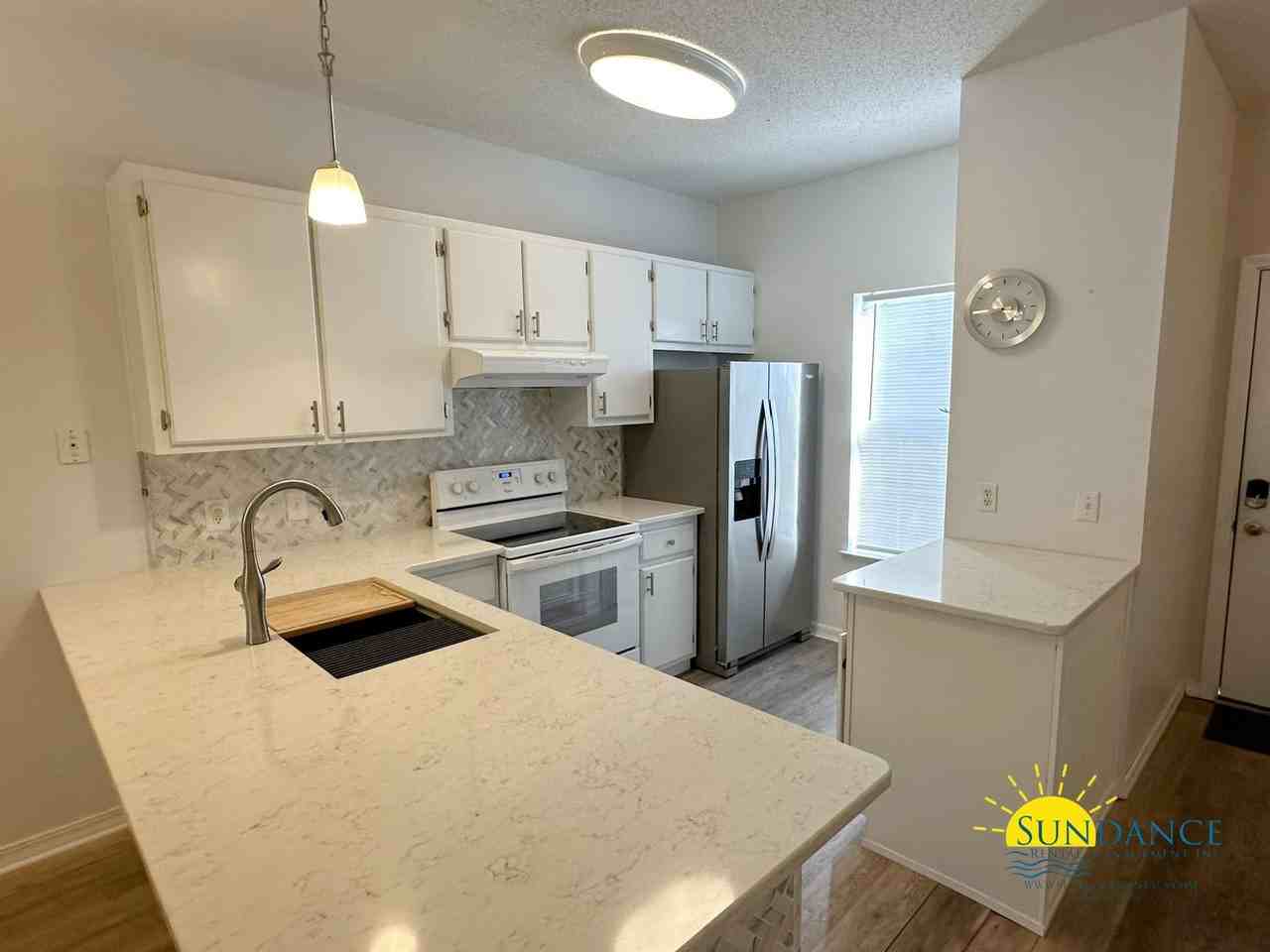 2817 Bay Club Dr - Photo 3 of 15