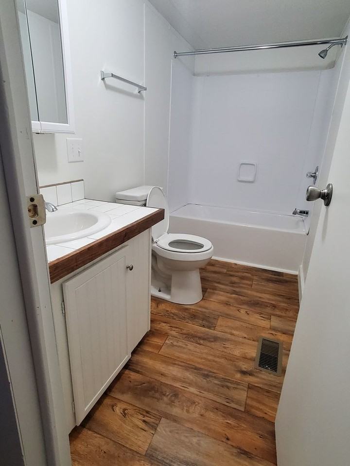 1009 Jacks Dr - Photo 3 of 9