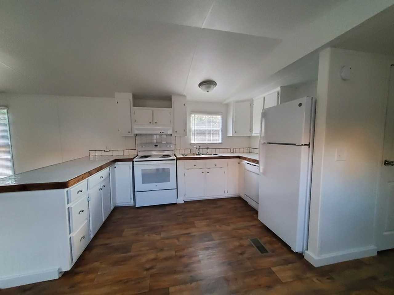 1009 Jacks Dr - Photo 4 of 9