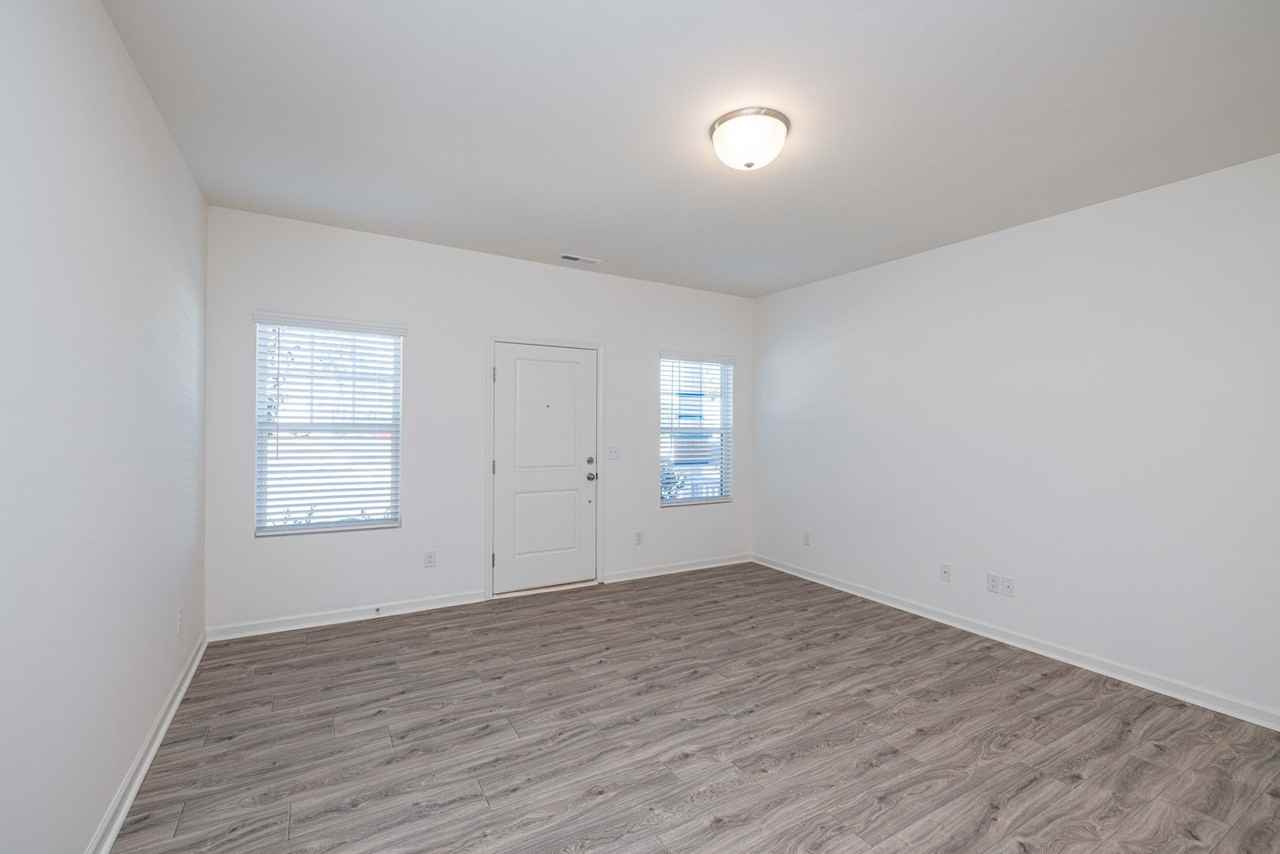 985 Anchor Way - Photo 4 of 20