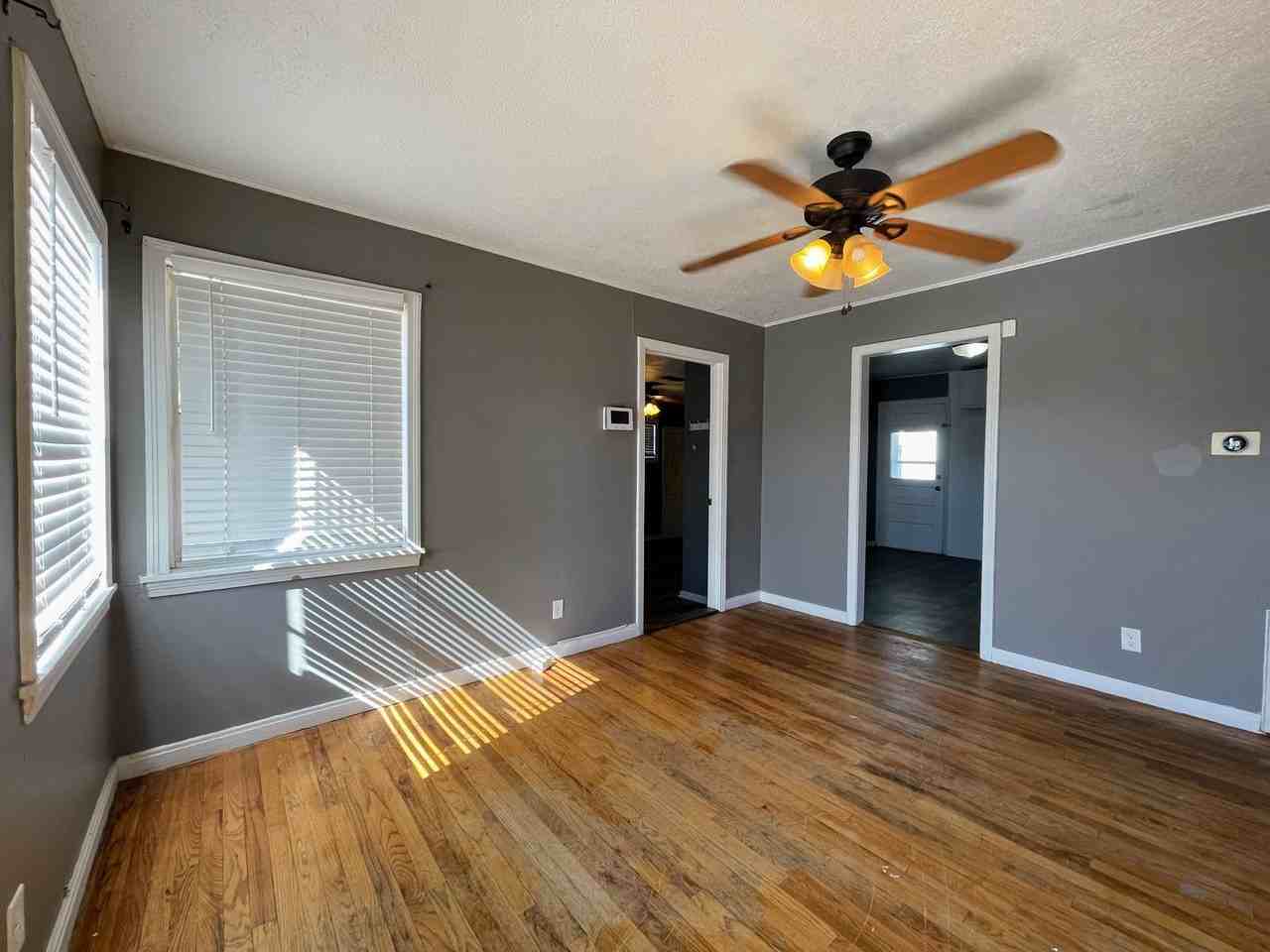 3718 Avenue V - Photo 2 of 16