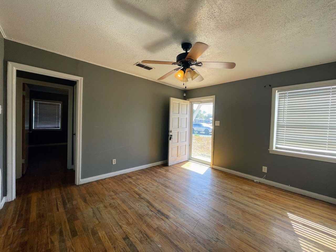 3718 Avenue V - Photo 3 of 16