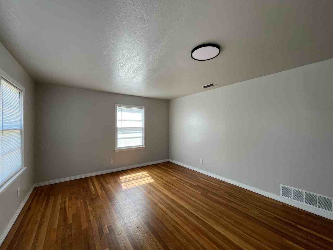 2800 37th St - Photo 4 of 23