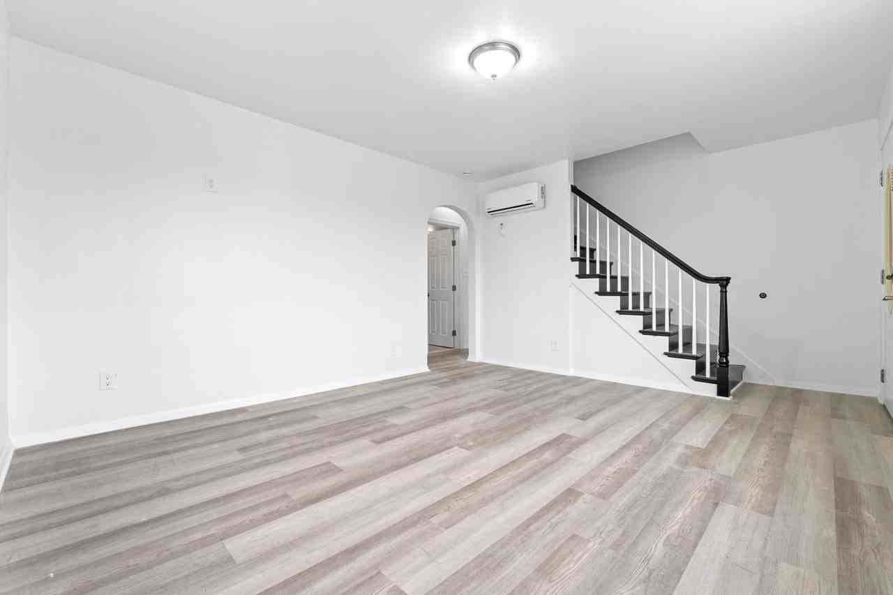 813 N Kiowa St - Photo 3 of 20