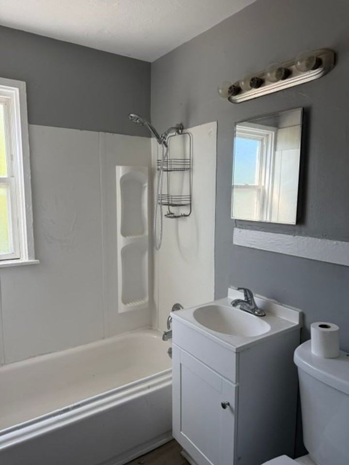 908 N Central Dr - Photo 3 of 9