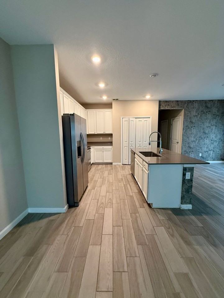 12803 Josslyn Ln - Photo 5 of 19
