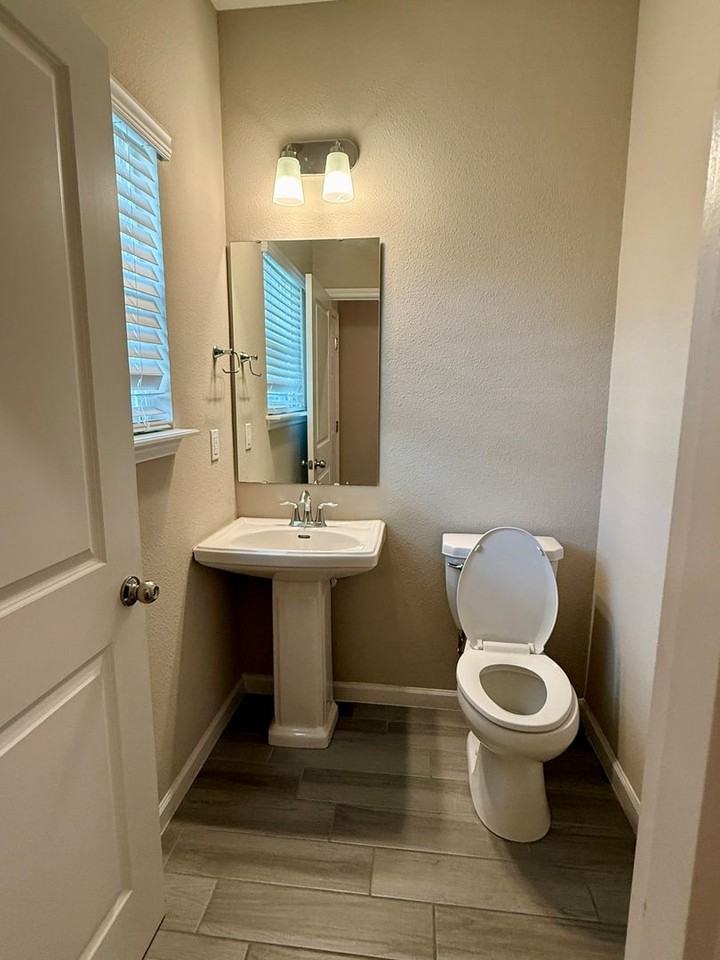 12803 Josslyn Ln - Photo 6 of 19