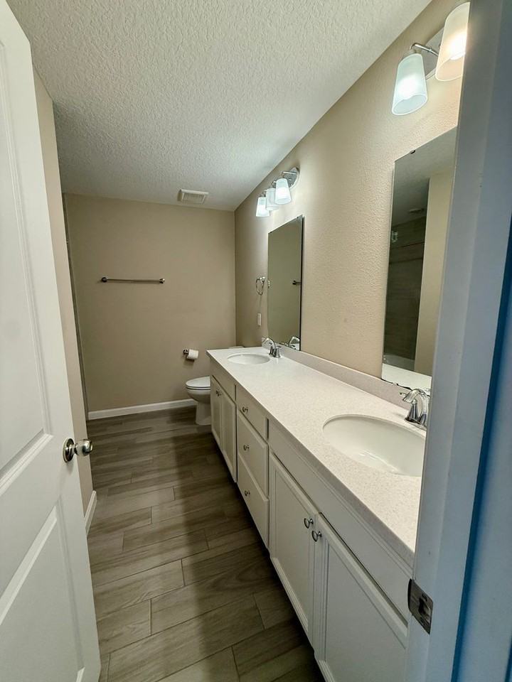 12803 Josslyn Ln - Photo 7 of 19