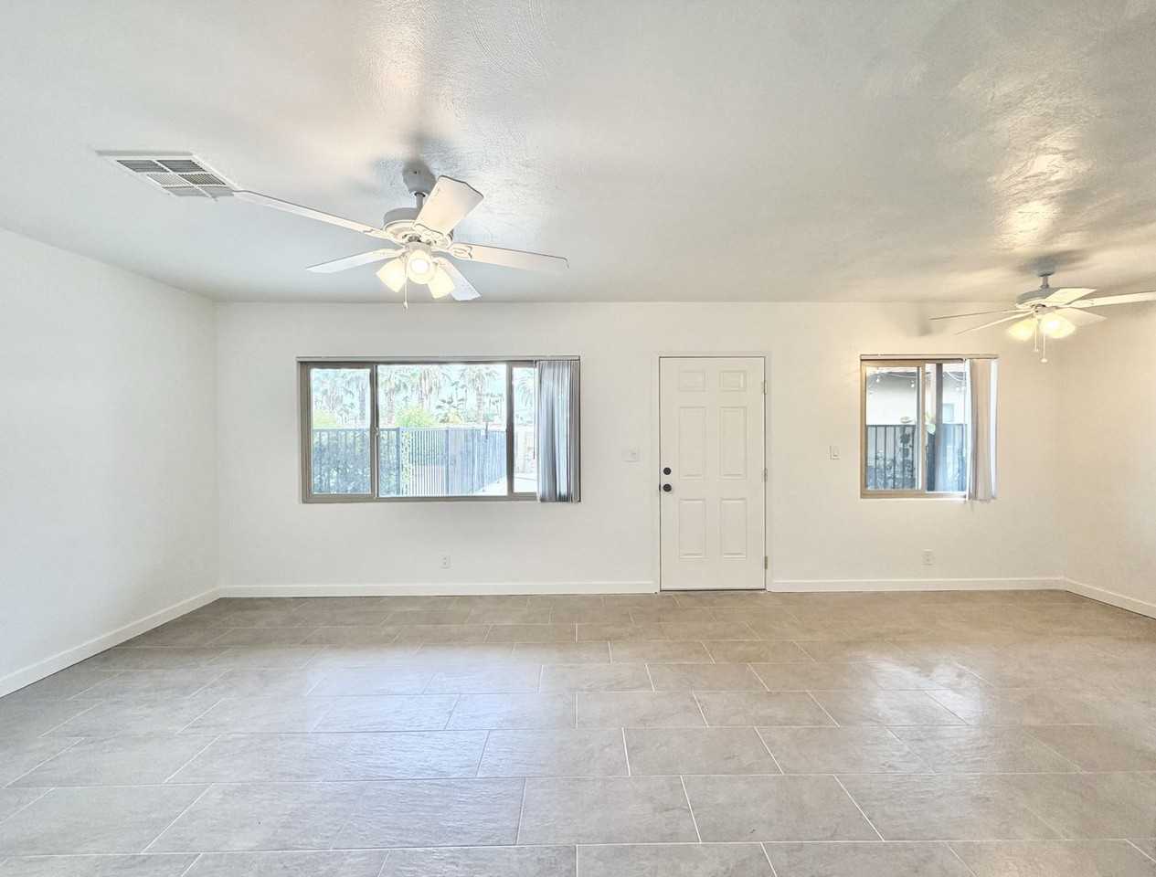 579 S Highland Dr #05 - Photo 2 of 14
