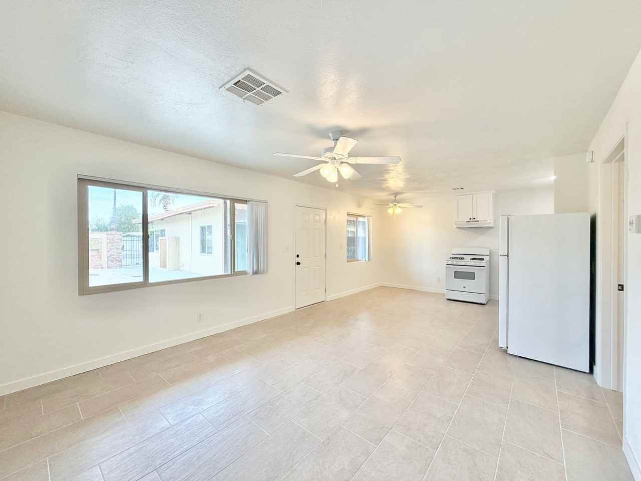579 S Highland Dr #05 - Photo 4 of 14