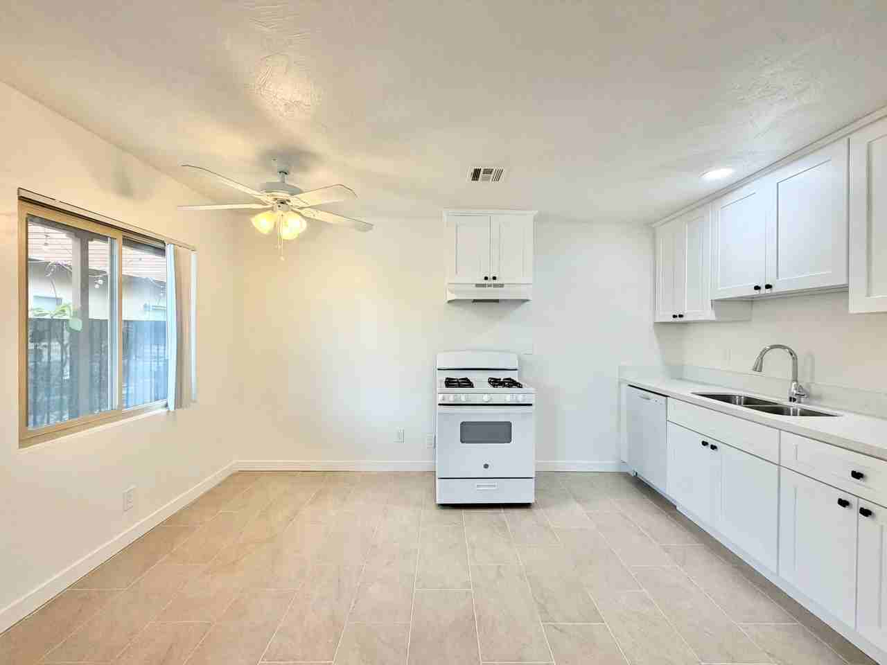 579 S Highland Dr #05 - Photo 5 of 14