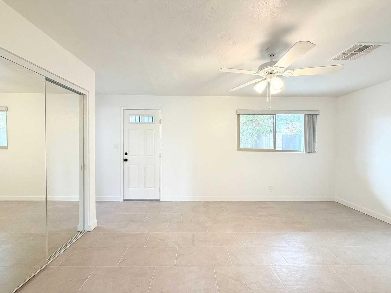 579 S Highland Dr #05 - Photo 7 of 14