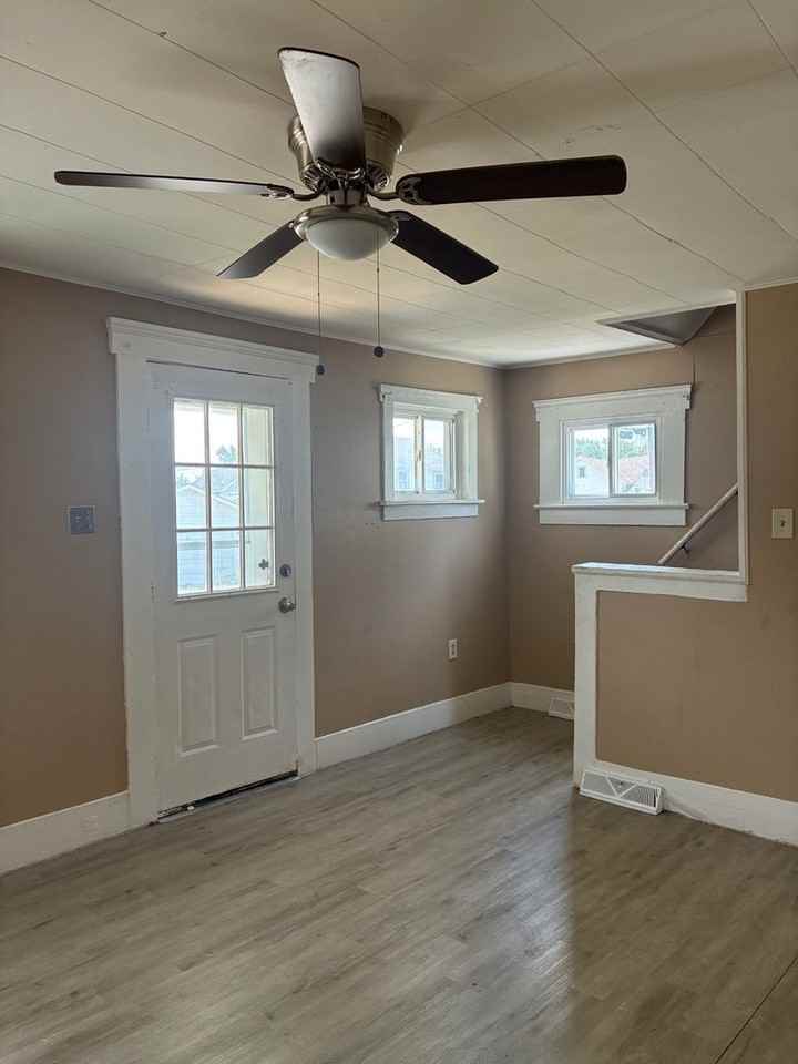 206 W 32nd St - Photo 3 of 30