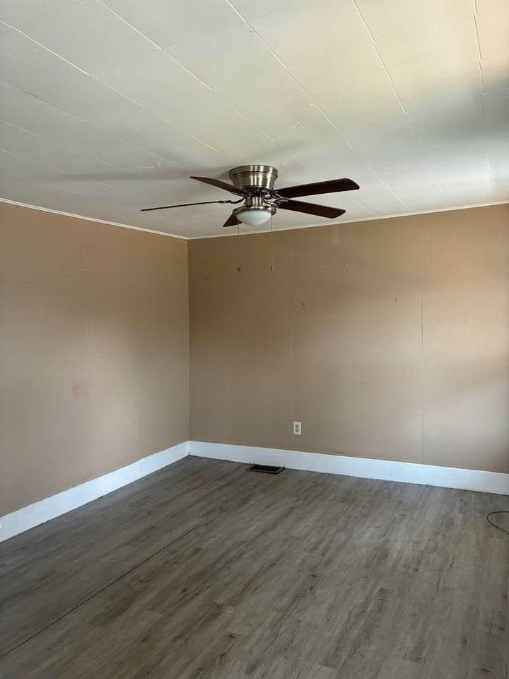 206 W 32nd St - Photo 5 of 30