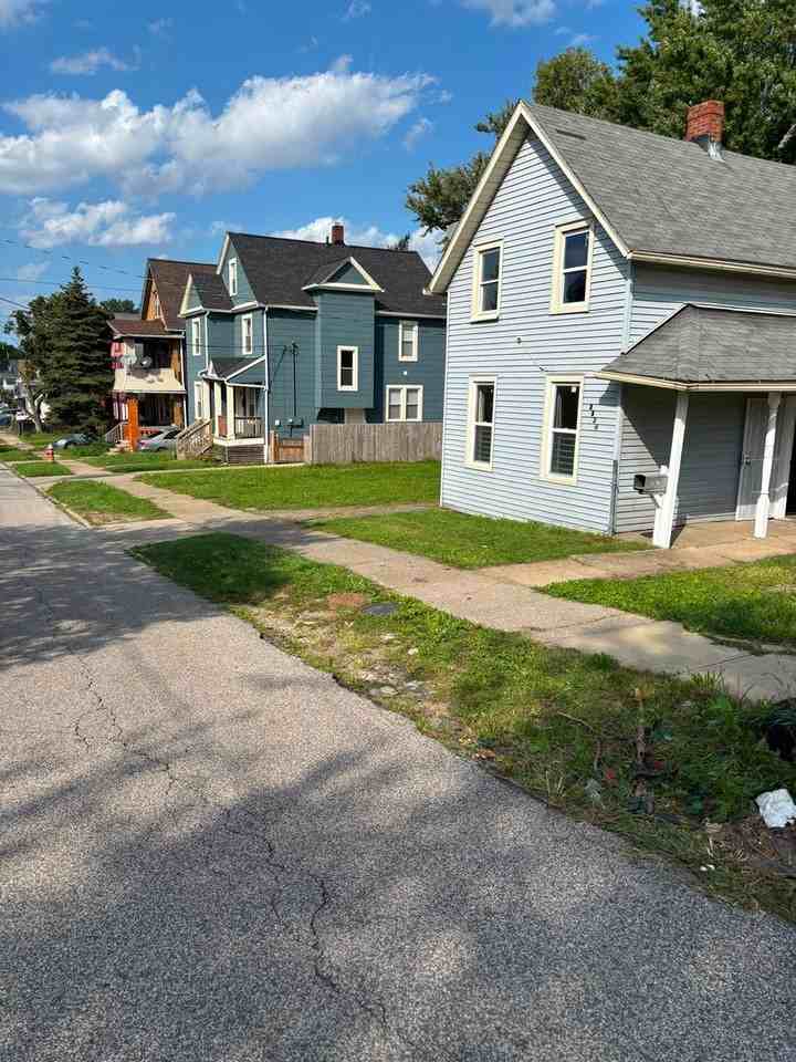 3539 W 58th St - Photo 4 of 25