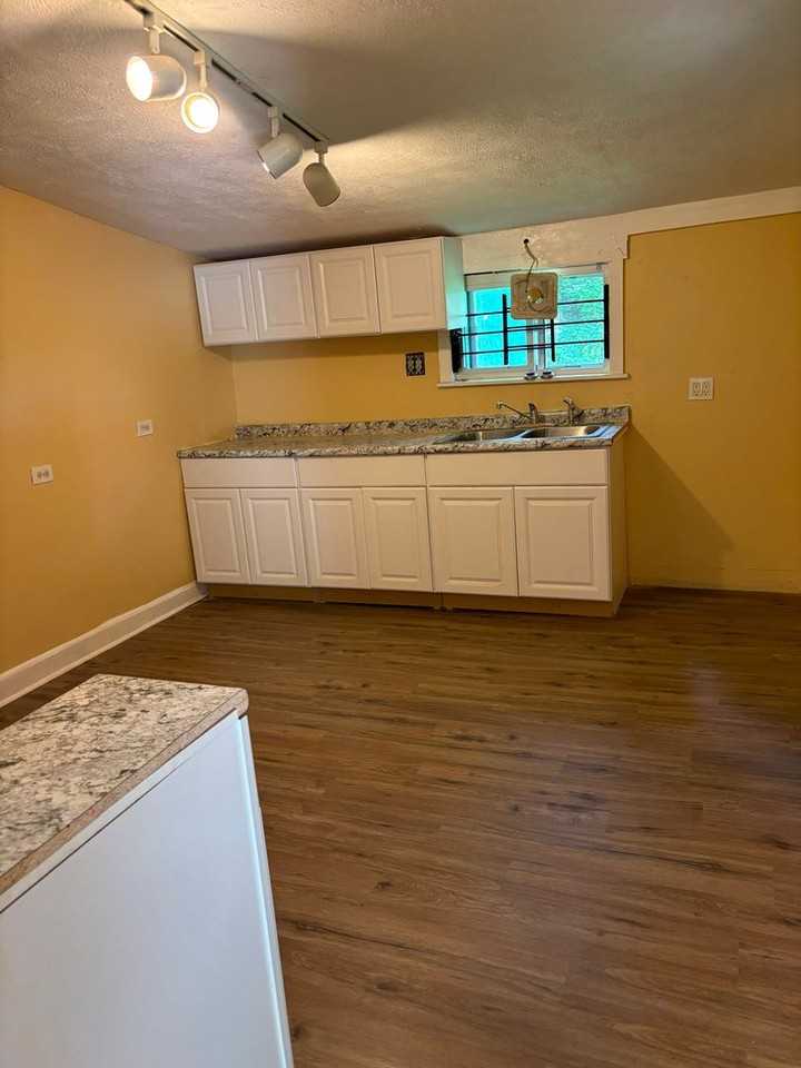 3539 W 58th St - Photo 6 of 25