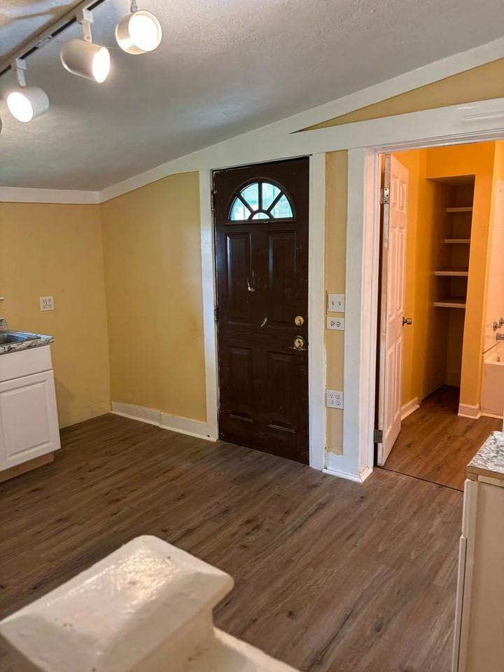 3539 W 58th St - Photo 7 of 25