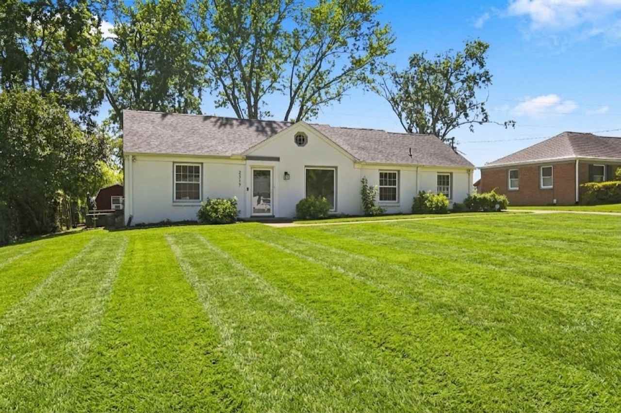 2317 Deerwood Dr - Photo 3 of 27
