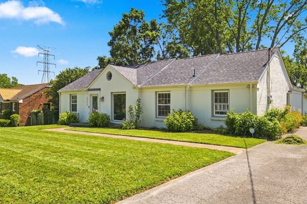 2317 Deerwood Dr - Photo 4 of 27