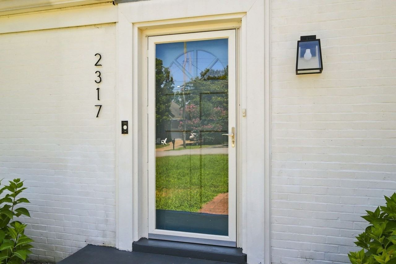 2317 Deerwood Dr - Photo 5 of 27