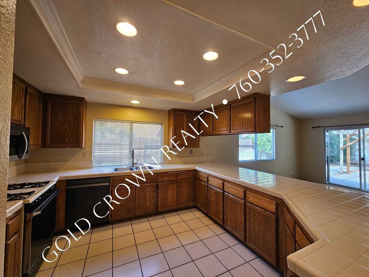 2402 Lenrey Ave - Photo 3 of 19