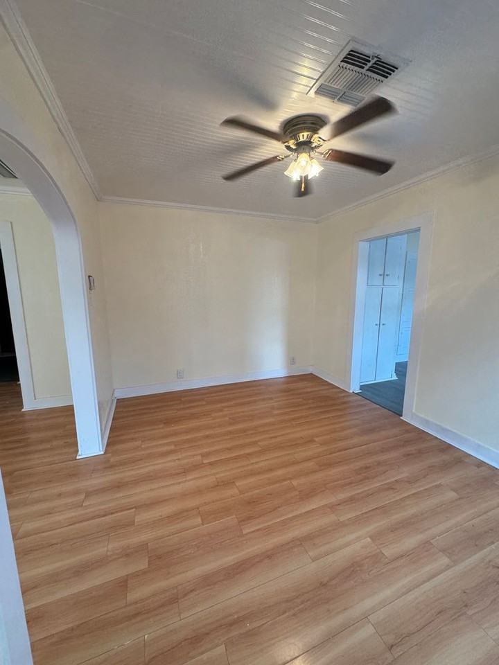 550 S Rife St - Photo 3 of 12