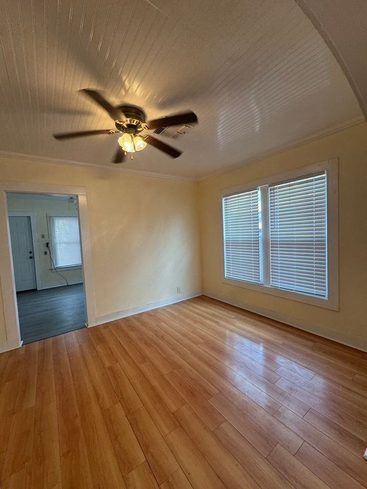 550 S Rife St - Photo 4 of 12