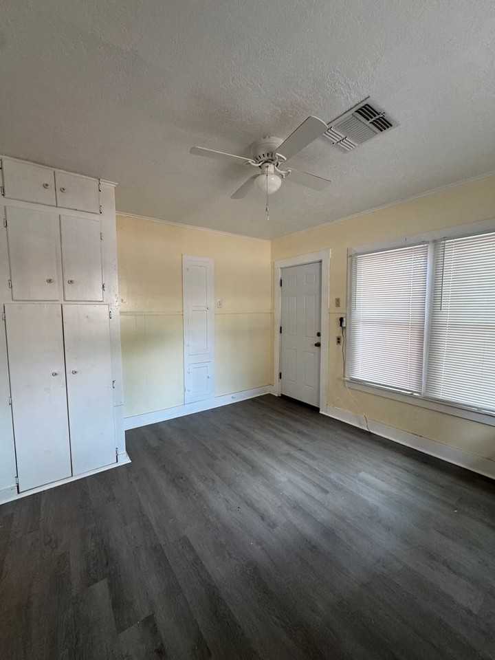 550 S Rife St - Photo 5 of 12