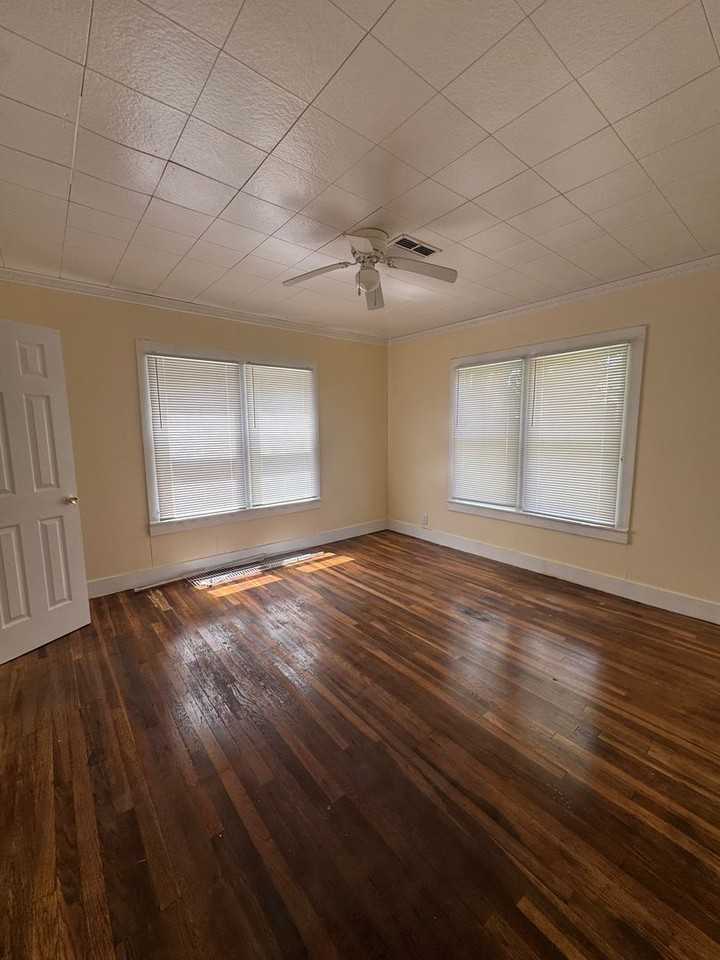550 S Rife St - Photo 6 of 12
