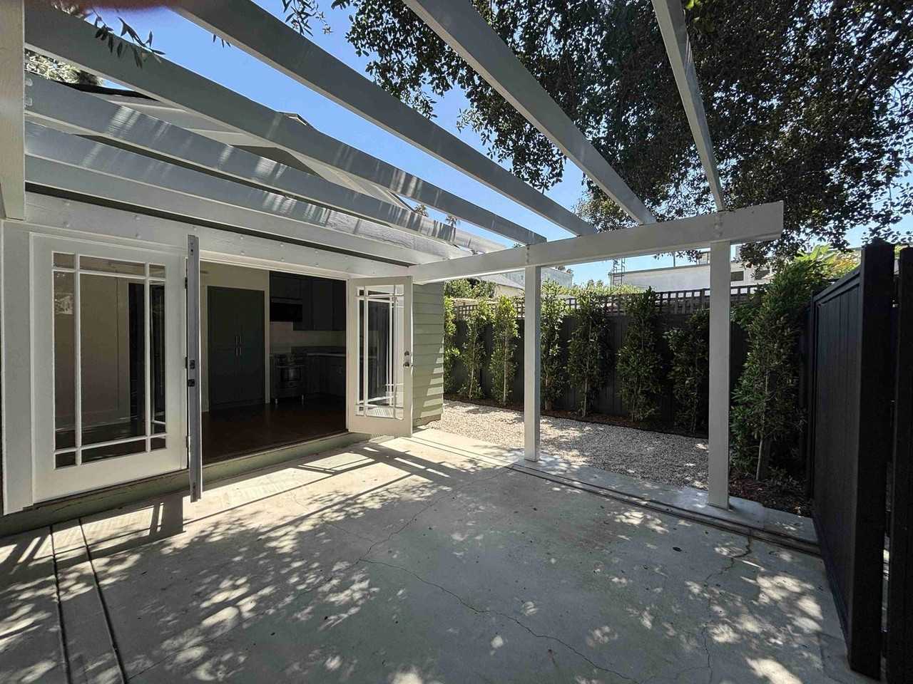 1810 Taft Ave - Photo 2 of 16