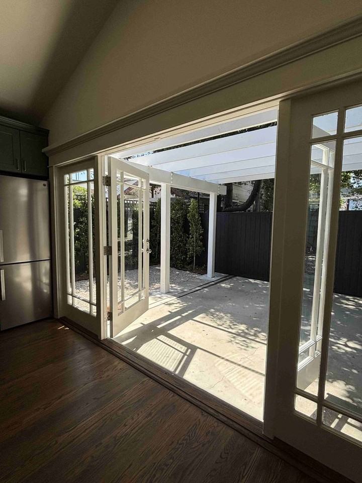 1810 Taft Ave - Photo 3 of 16