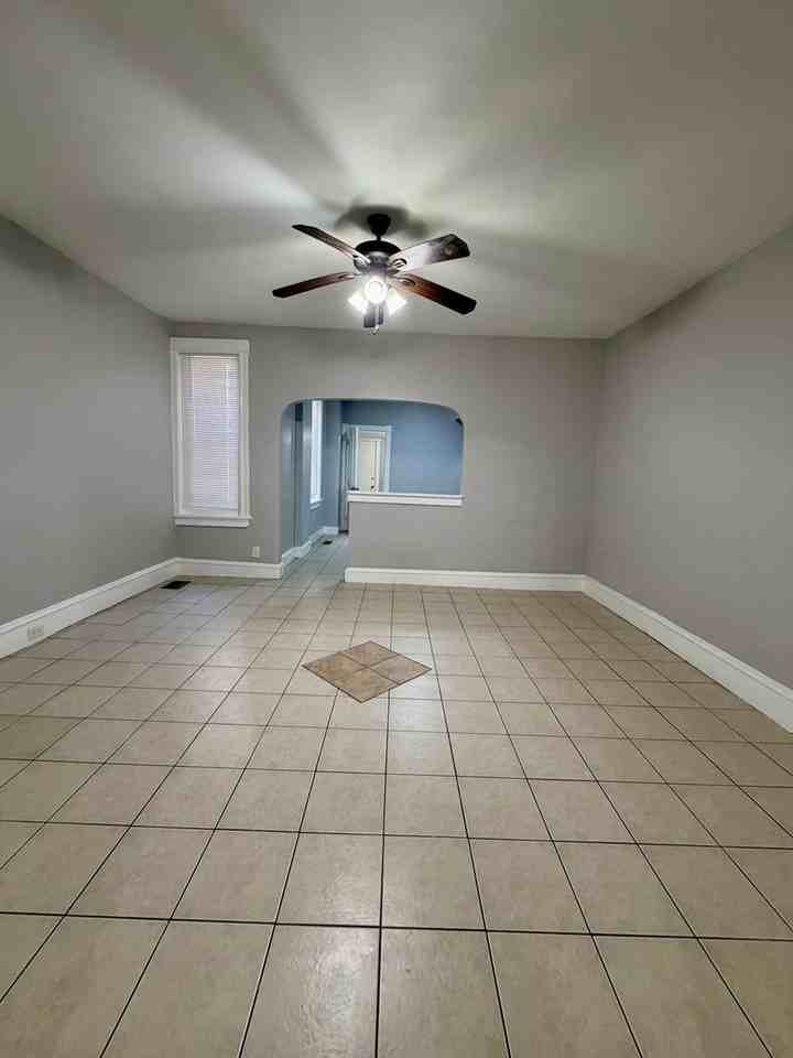 2009 S 60th St - Photo 4 of 22