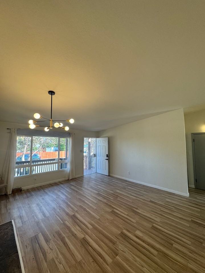 103 Pueblo Way - Photo 4 of 49