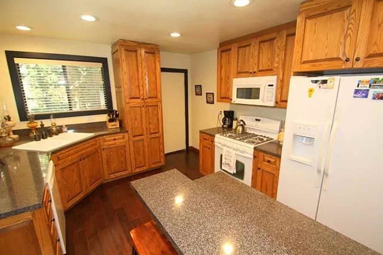 15698 Spruce St - Photo 6 of 11
