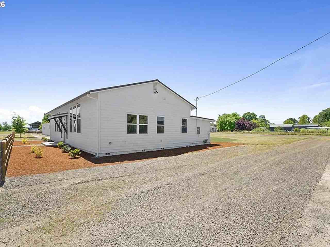 9015 Community Club Rd - Photo 5 of 37