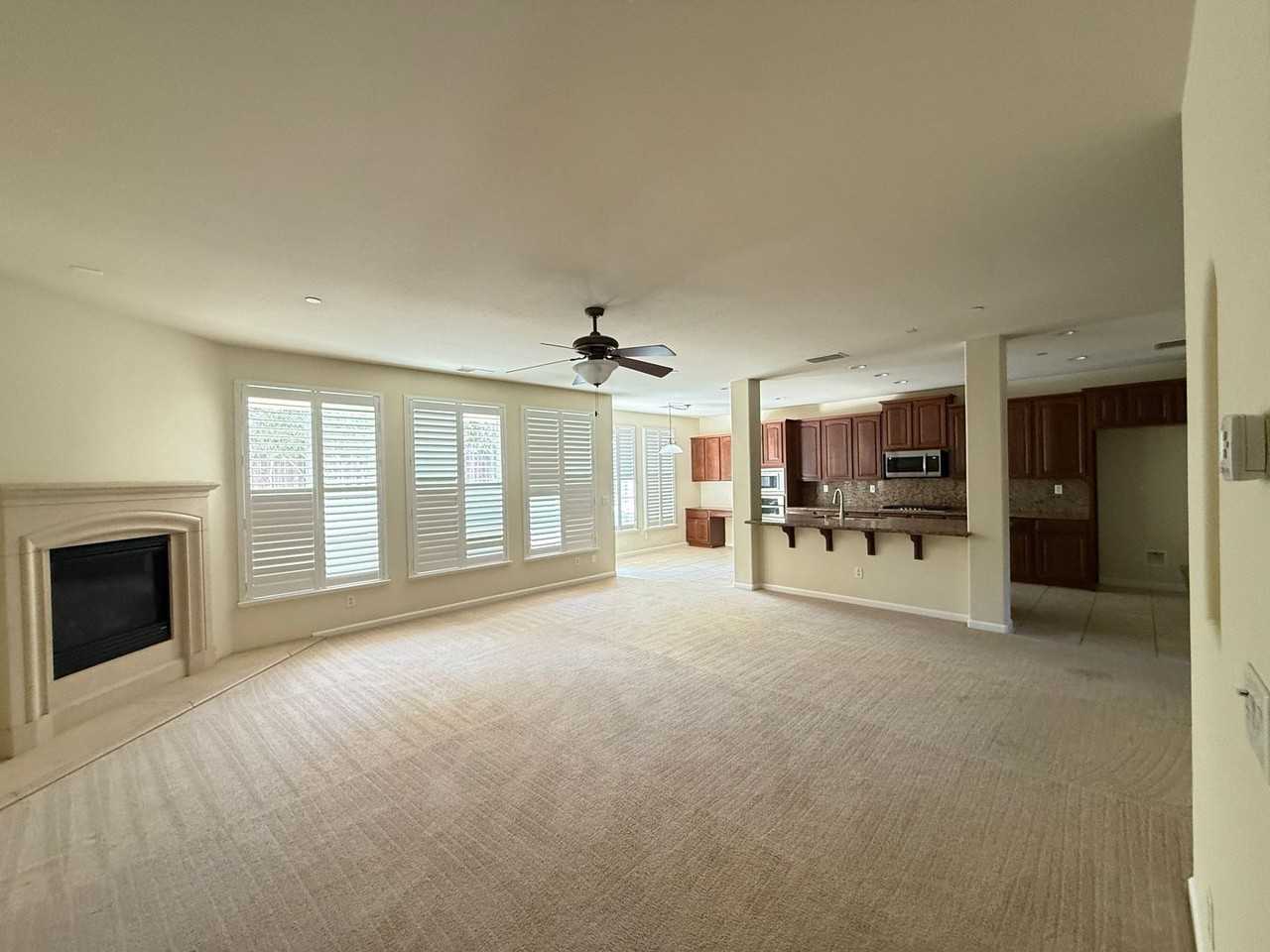 1427 Wyndham Ln - Photo 4 of 18
