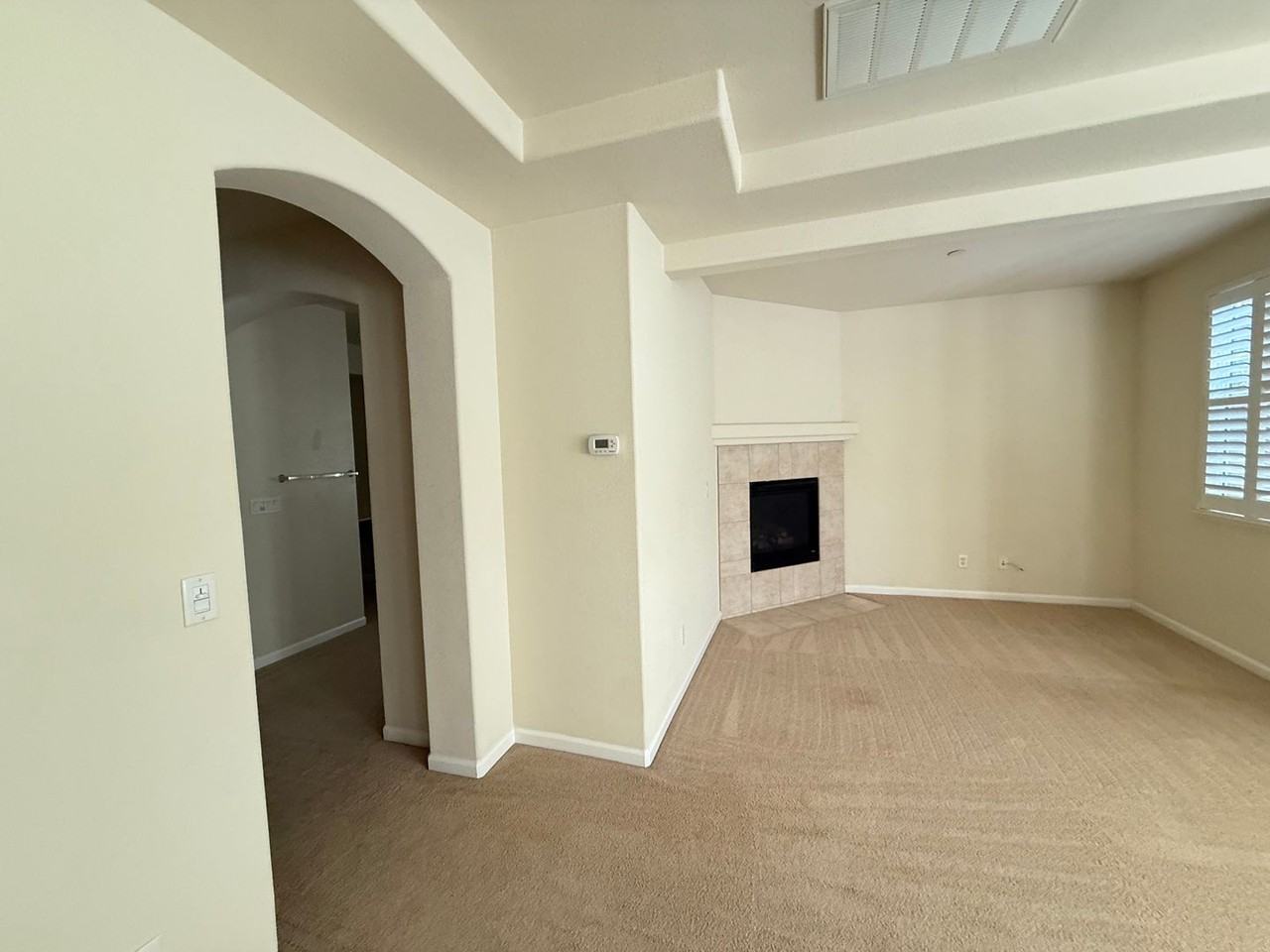 1427 Wyndham Ln - Photo 6 of 18