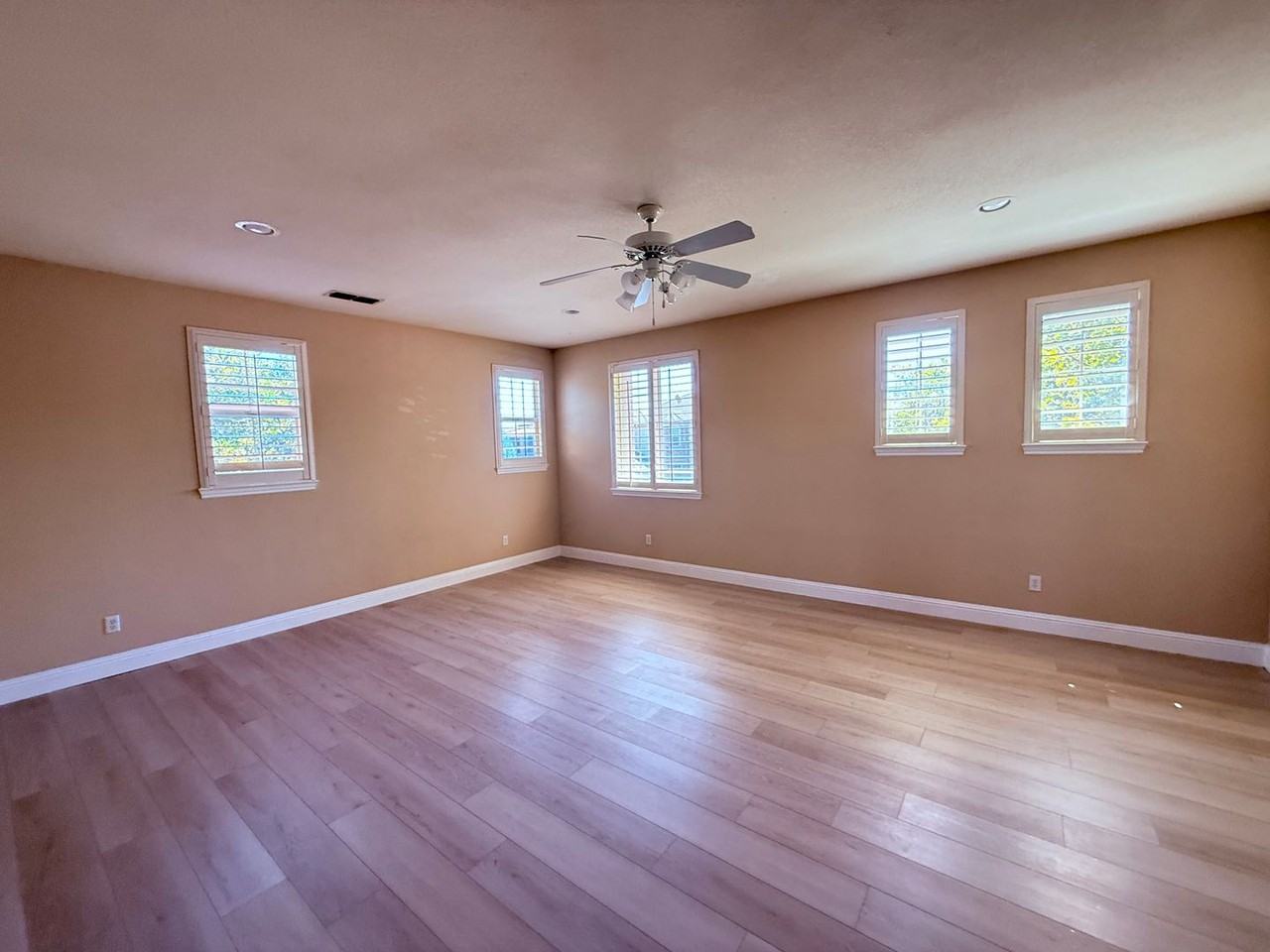 2205 Maloney Dr - Photo 4 of 9