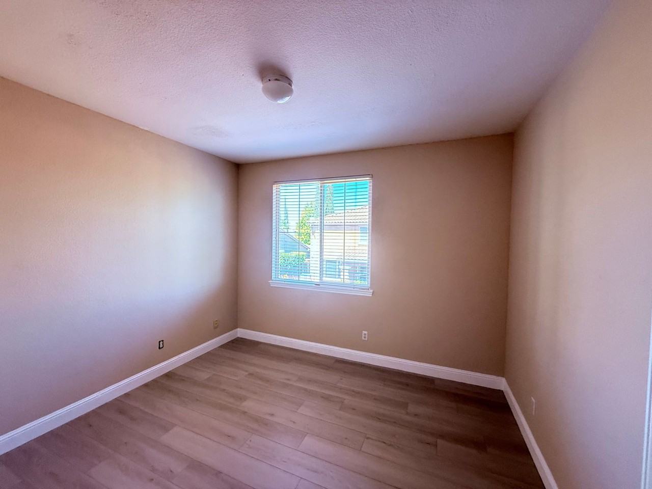 2205 Maloney Dr - Photo 6 of 9