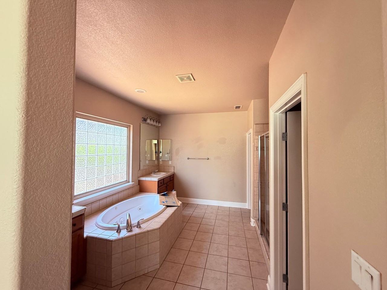 2212 Maloney Dr - Photo 3 of 17