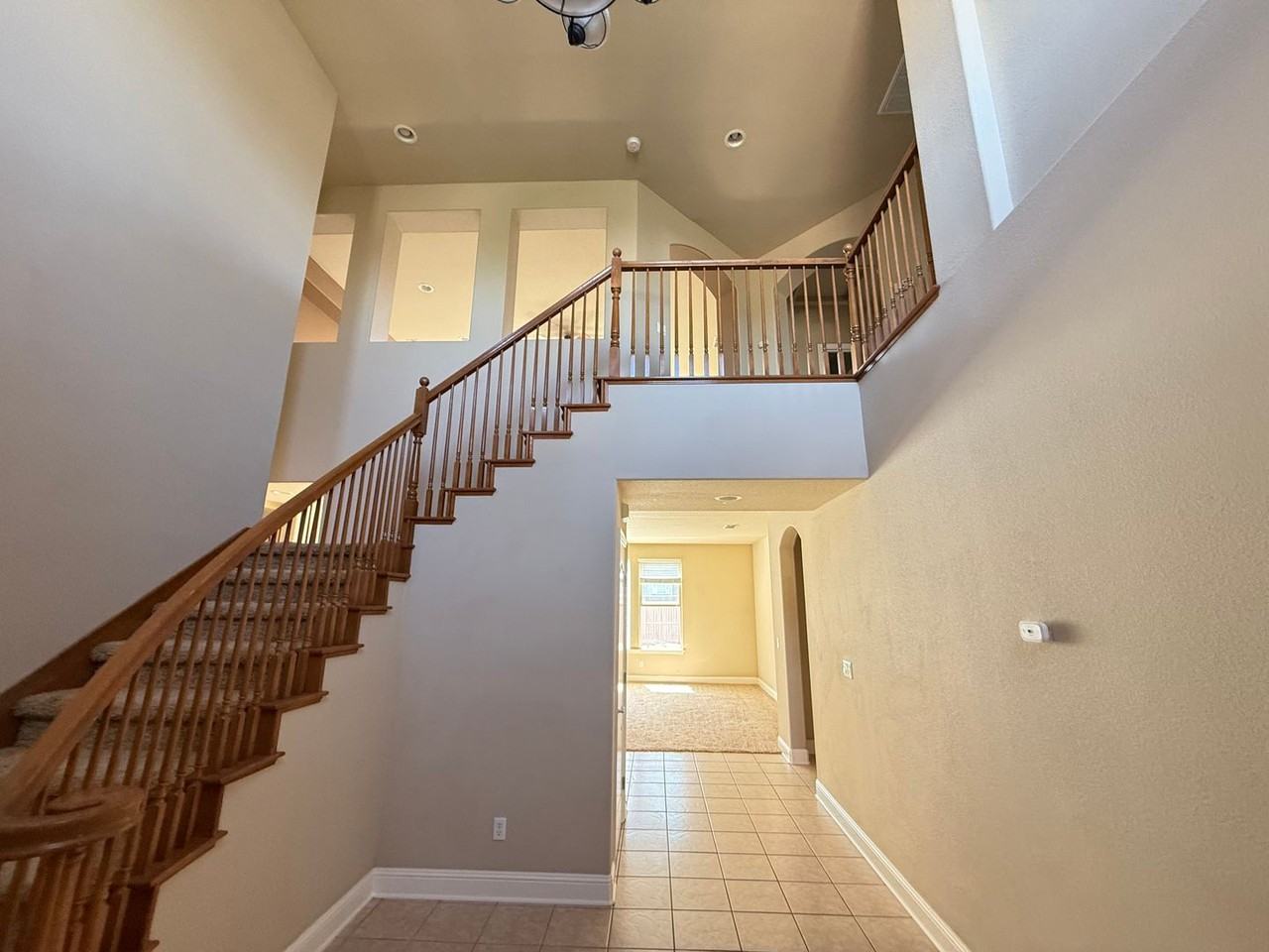 2212 Maloney Dr - Photo 4 of 17