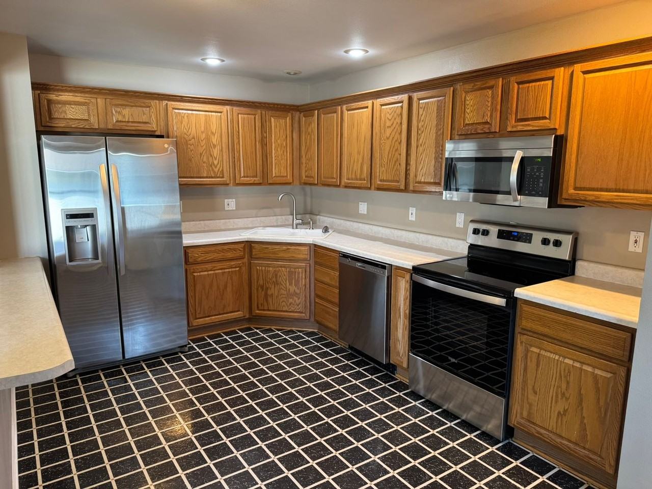 2717 Bristol Dr - Photo 2 of 22