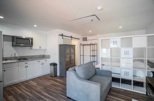 featured image of 2021 Euclid Ave #1A