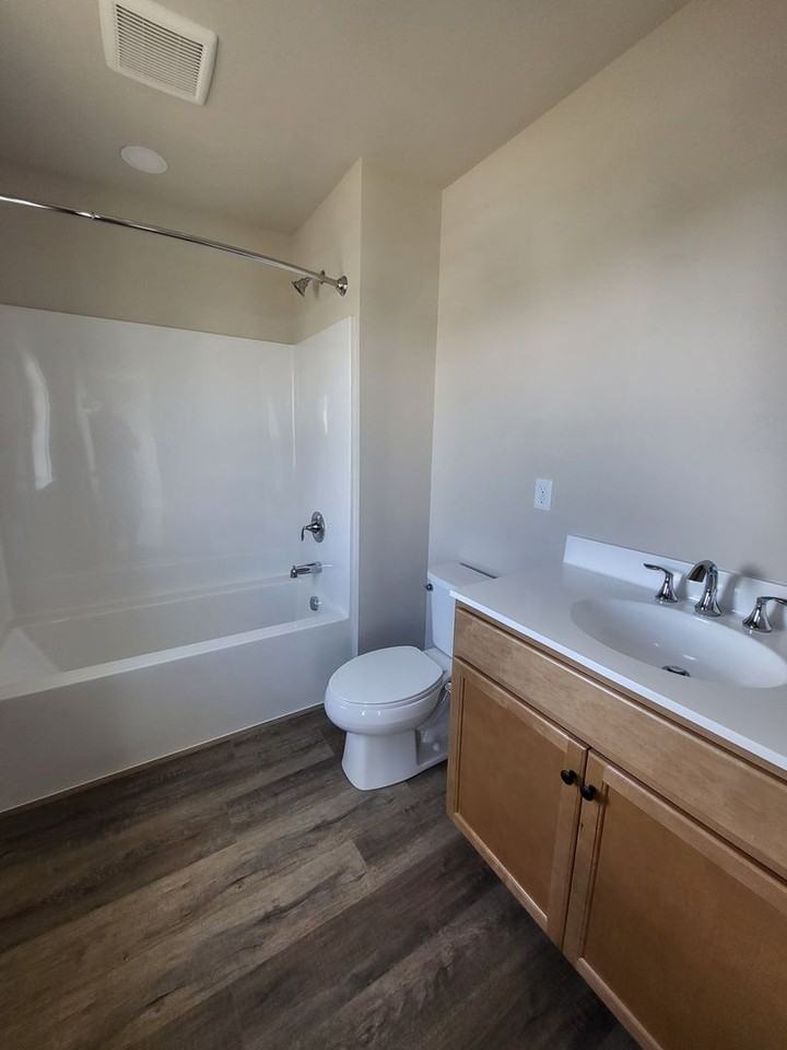 1108 Ashworth St - Photo 2 of 23