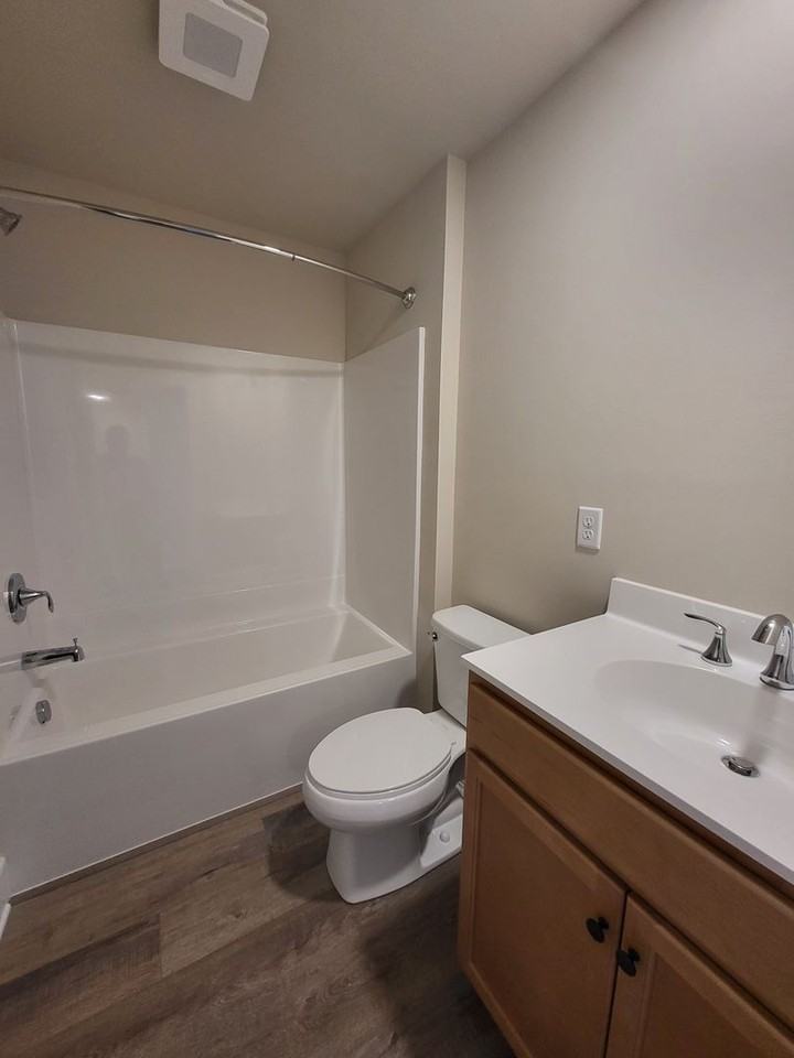 1108 Ashworth St - Photo 3 of 23